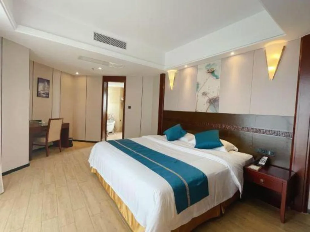 Bed in Sanya Yellow River Kyoto Hotel