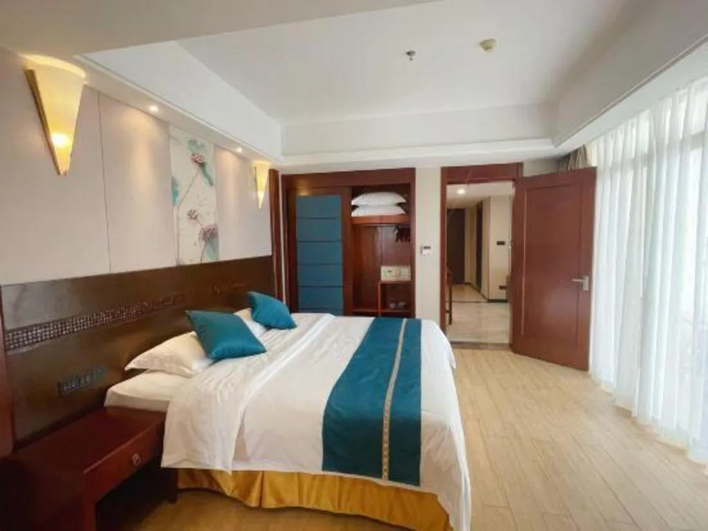 Bed in Sanya Yellow River Kyoto Hotel