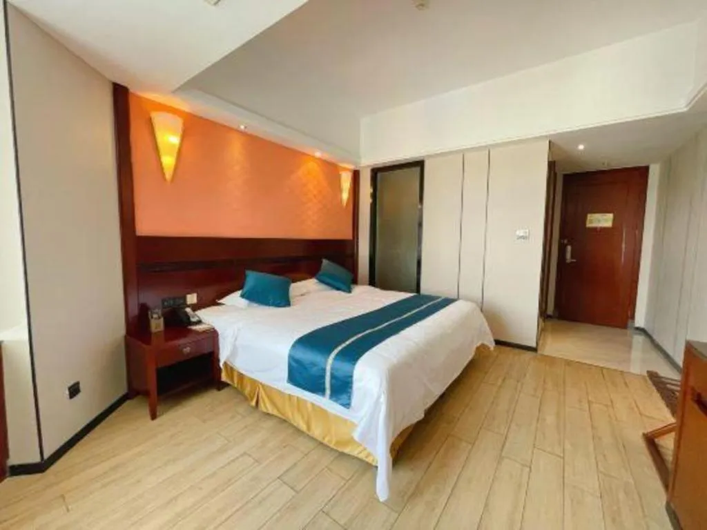 Bed in Sanya Yellow River Kyoto Hotel