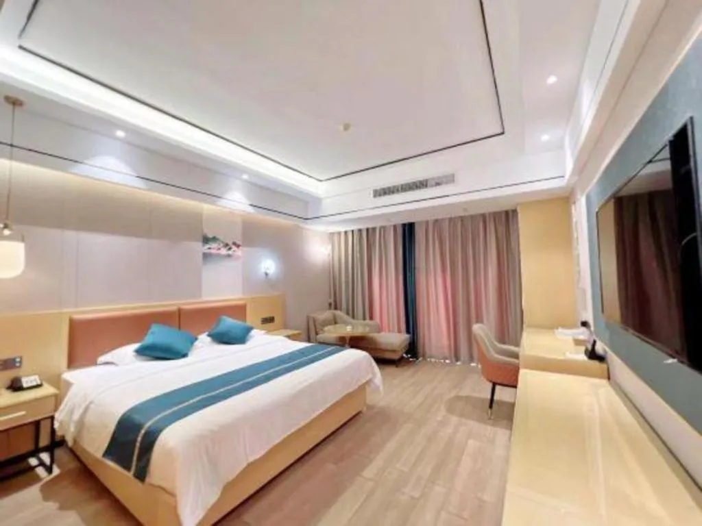 Bed in Sanya Yellow River Kyoto Hotel