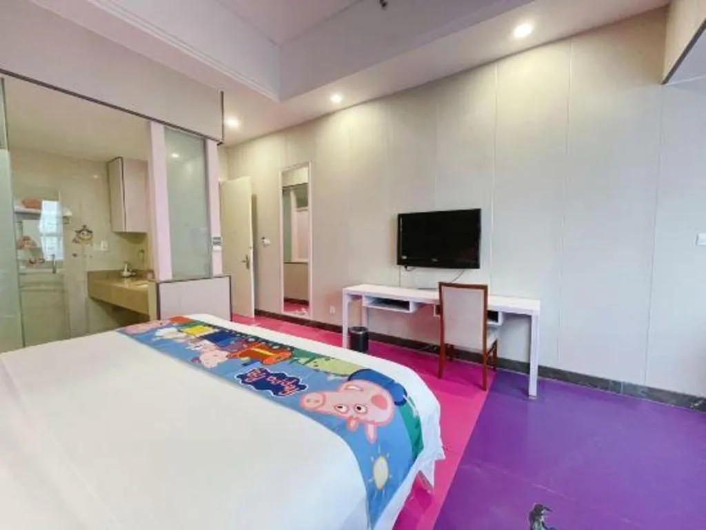 Bed in Sanya Yellow River Kyoto Hotel