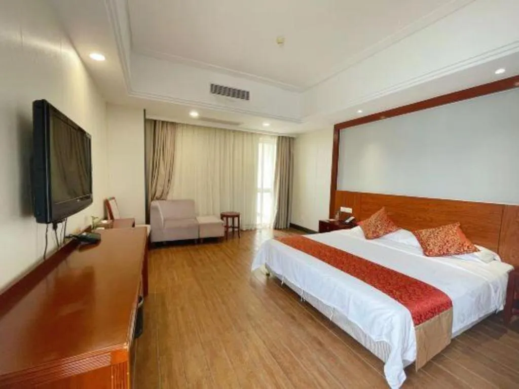 Bed in Sanya Yellow River Kyoto Hotel