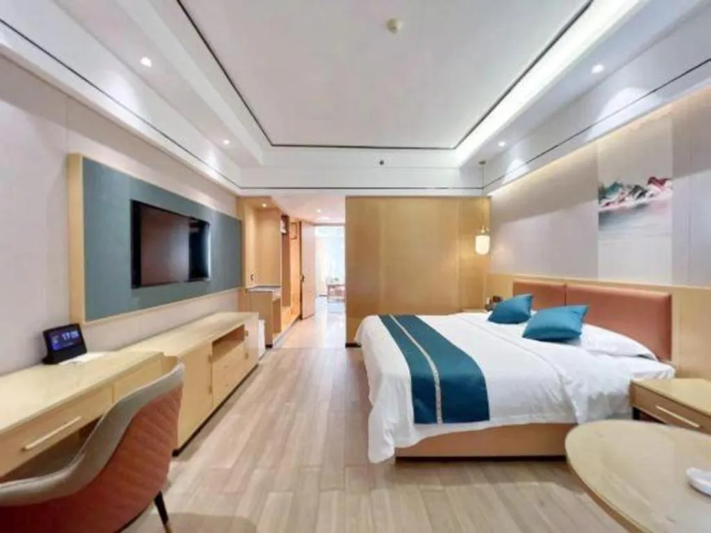 Bed in Sanya Yellow River Kyoto Hotel