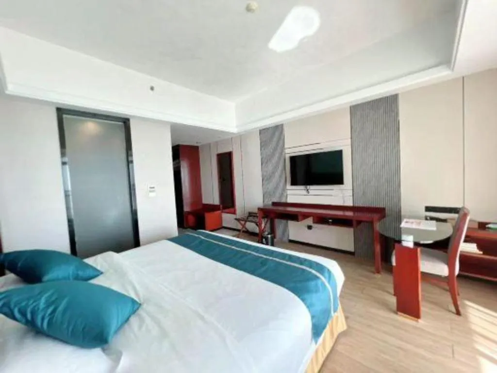 Bed in Sanya Yellow River Kyoto Hotel