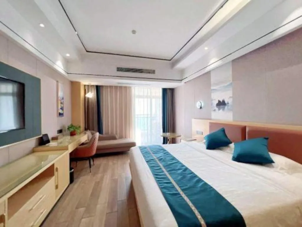 Bed in Sanya Yellow River Kyoto Hotel