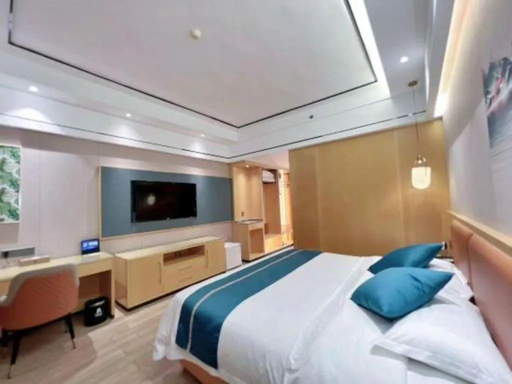 Bed in Sanya Yellow River Kyoto Hotel