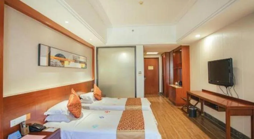 Bed in Sanya Yellow River Kyoto Hotel