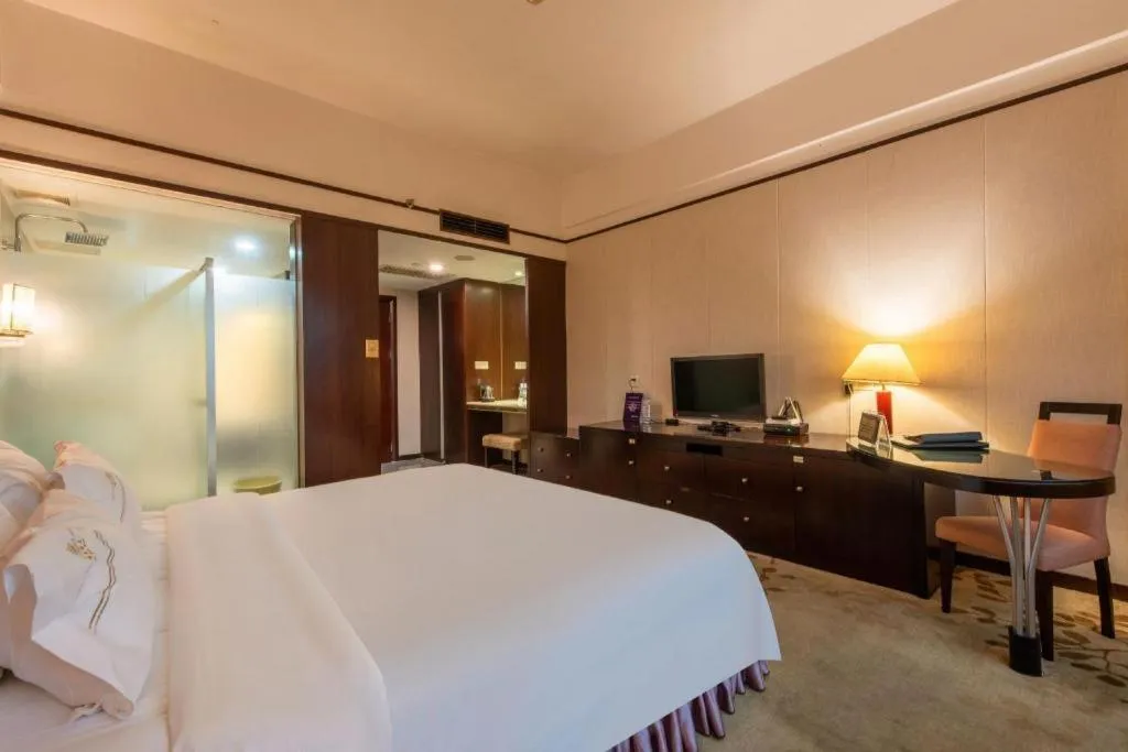 Bed in Shunde Emperor Hotel