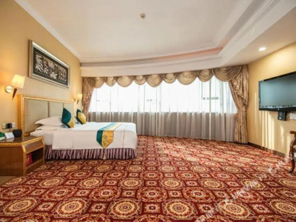 Bed in Shunde Emperor Hotel