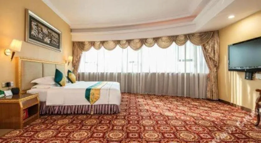 Bed in Shunde Emperor Hotel