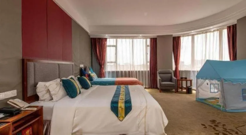 Bed in Shunde Emperor Hotel