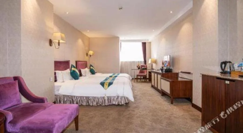 Bed in Shunde Emperor Hotel