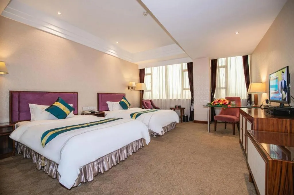 Bed in Shunde Emperor Hotel