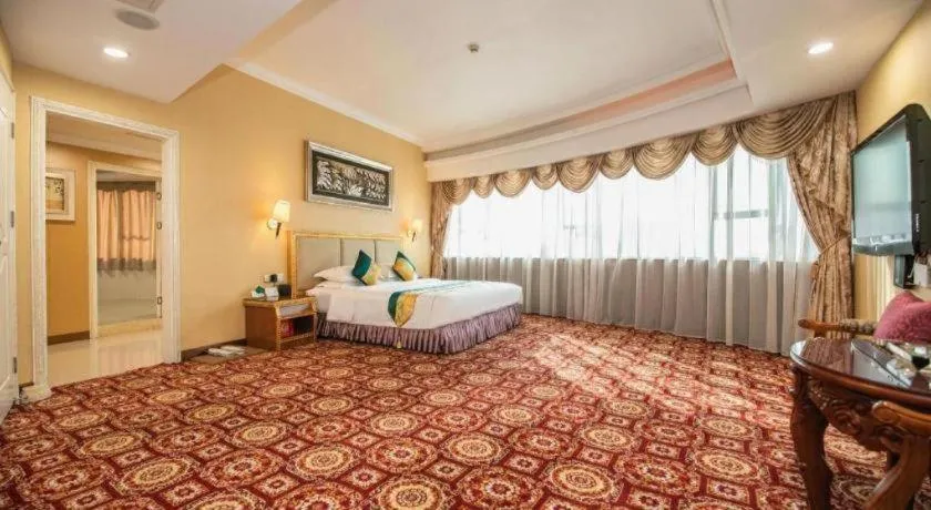 Bed in Shunde Emperor Hotel