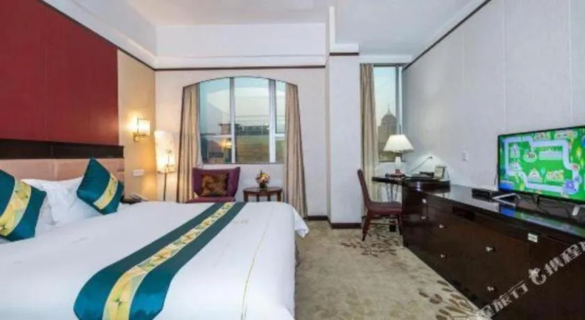 Bed in Shunde Emperor Hotel