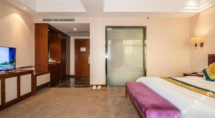 Bed in Shunde Emperor Hotel