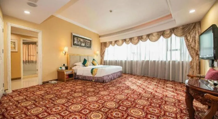 Bed in Shunde Emperor Hotel