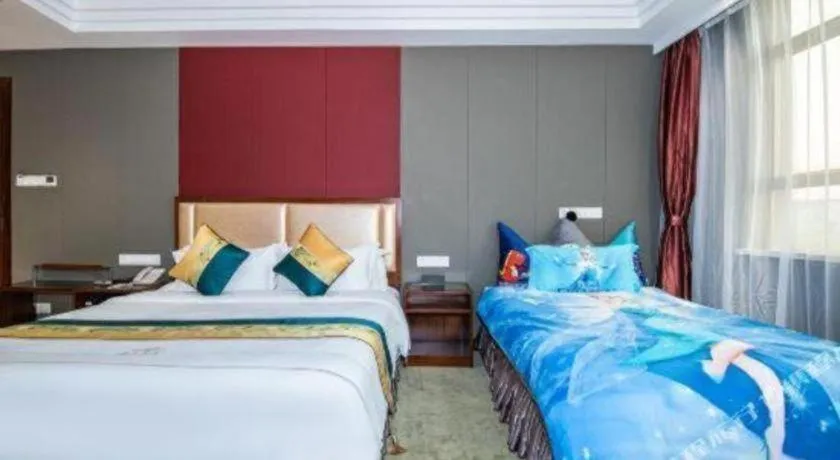 Bed in Shunde Emperor Hotel