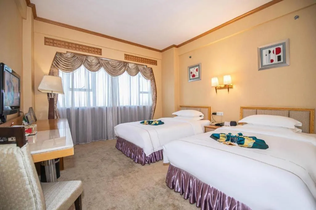 Bed in Shunde Emperor Hotel