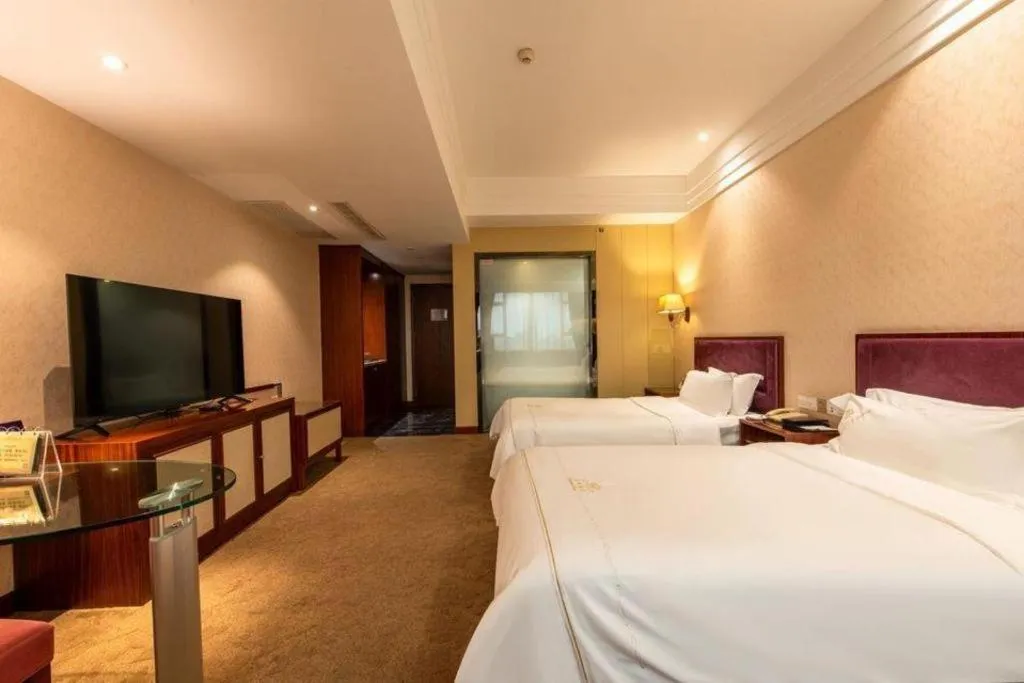 Bed in Shunde Emperor Hotel