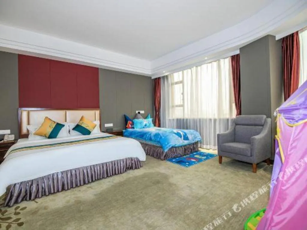 Bed in Shunde Emperor Hotel