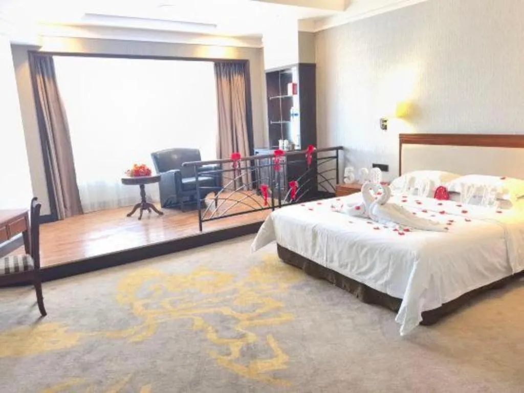 Bed in Fangzhong Holiday Hotel