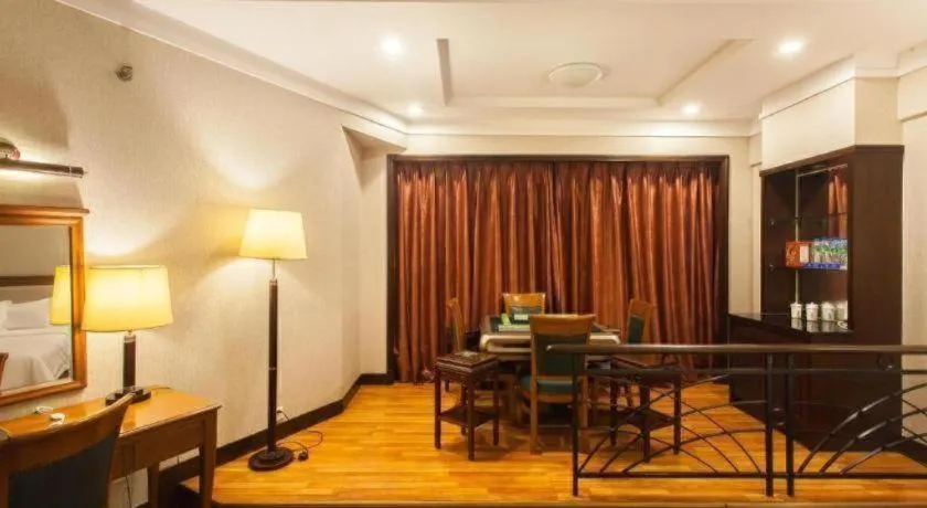 Fangzhong Holiday Hotel