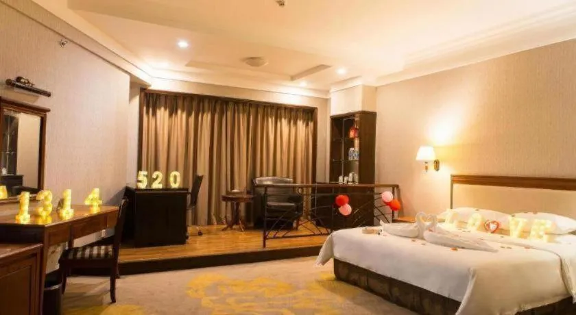 Bed in Fangzhong Holiday Hotel