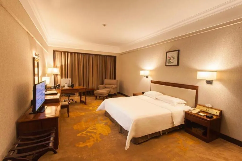 Bed in Fangzhong Holiday Hotel