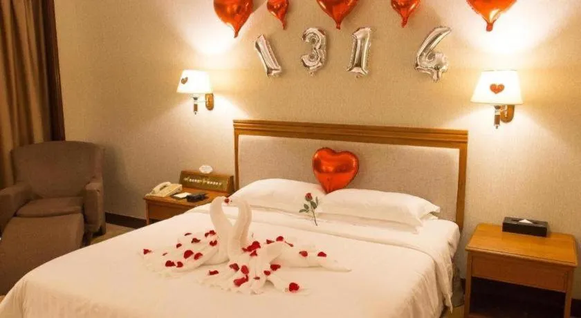 Bed in Fangzhong Holiday Hotel