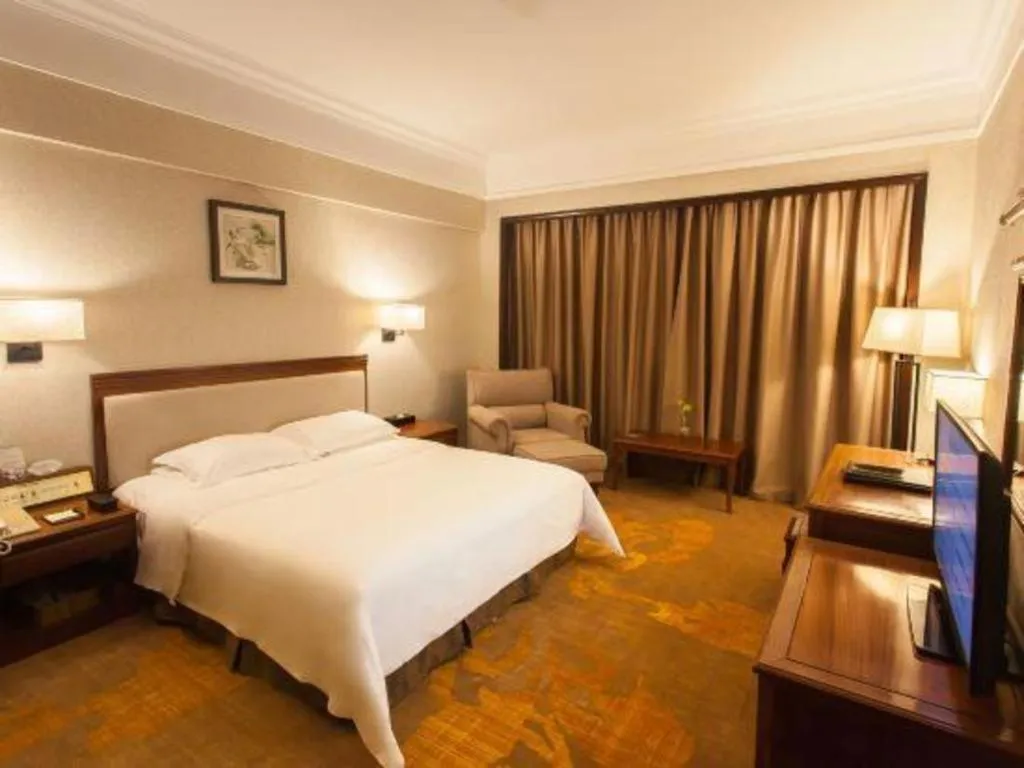 Bed in Fangzhong Holiday Hotel