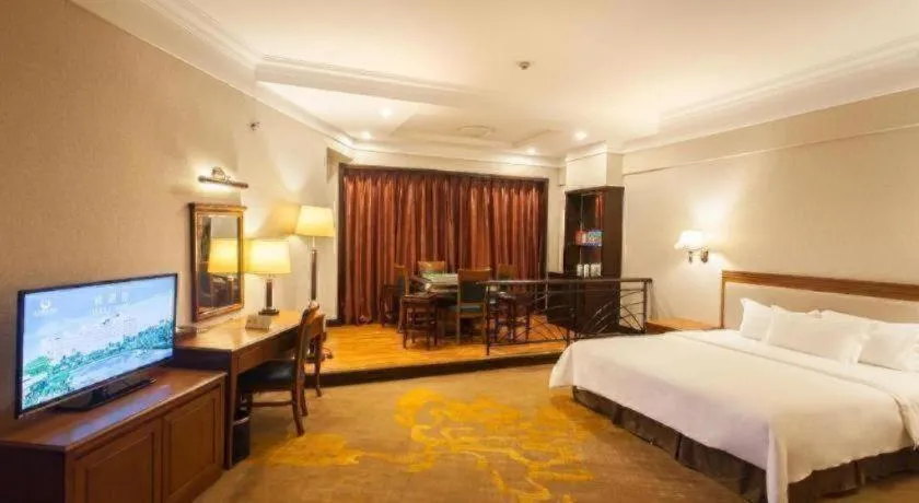 Bed in Fangzhong Holiday Hotel