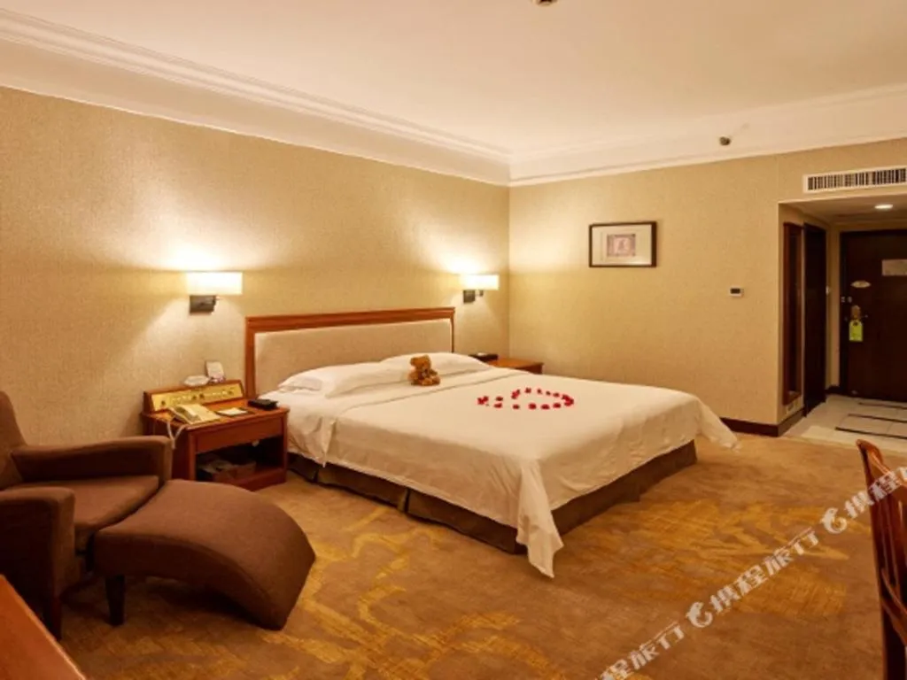 Bed in Fangzhong Holiday Hotel