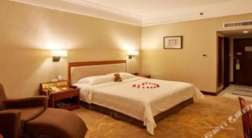 Bed in Fangzhong Holiday Hotel