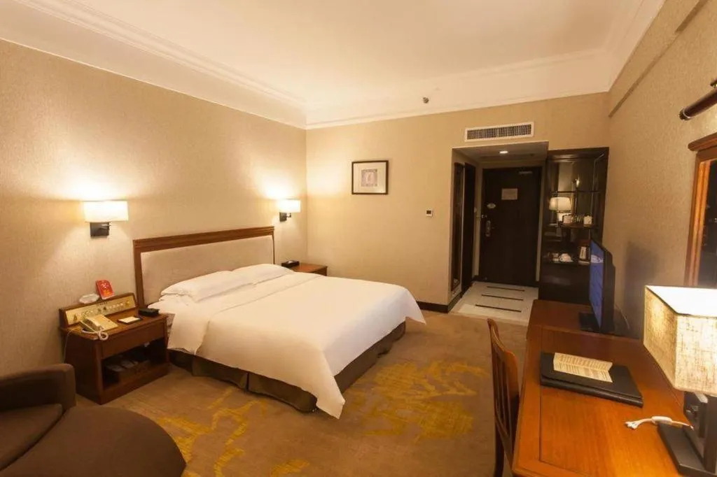 Bed in Fangzhong Holiday Hotel