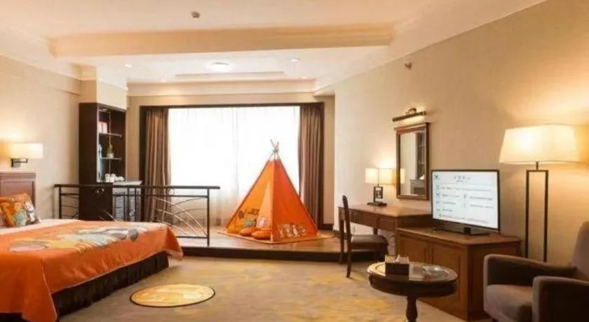 Bed in Fangzhong Holiday Hotel