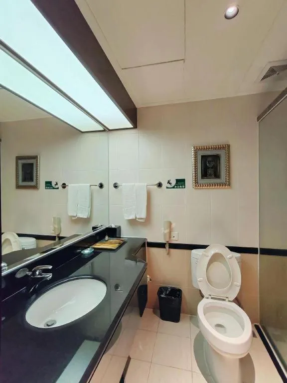 Fangzhong Holiday Hotel