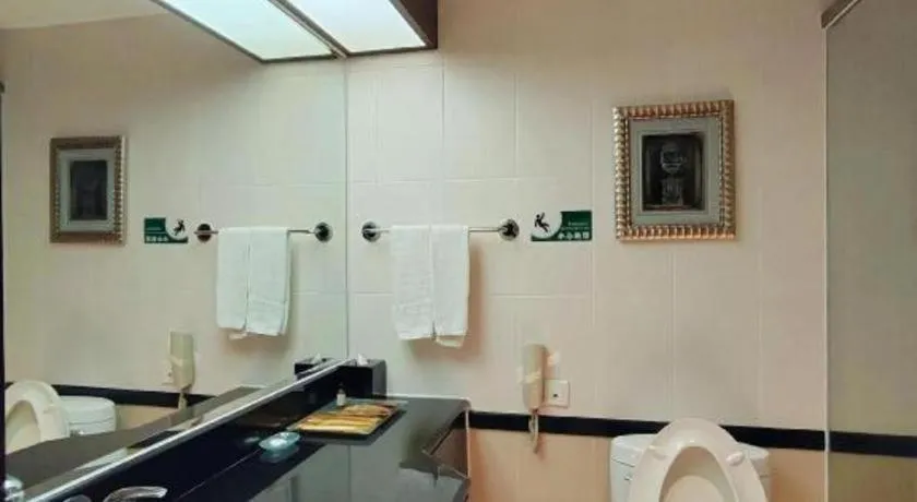 Fangzhong Holiday Hotel