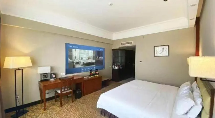 Bed in Fangzhong Holiday Hotel