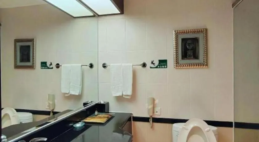 Fangzhong Holiday Hotel