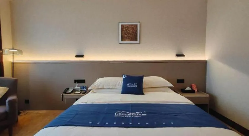 Bed in Fangzhong Holiday Hotel