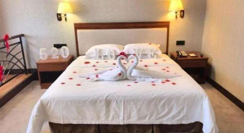 Bed in Fangzhong Holiday Hotel