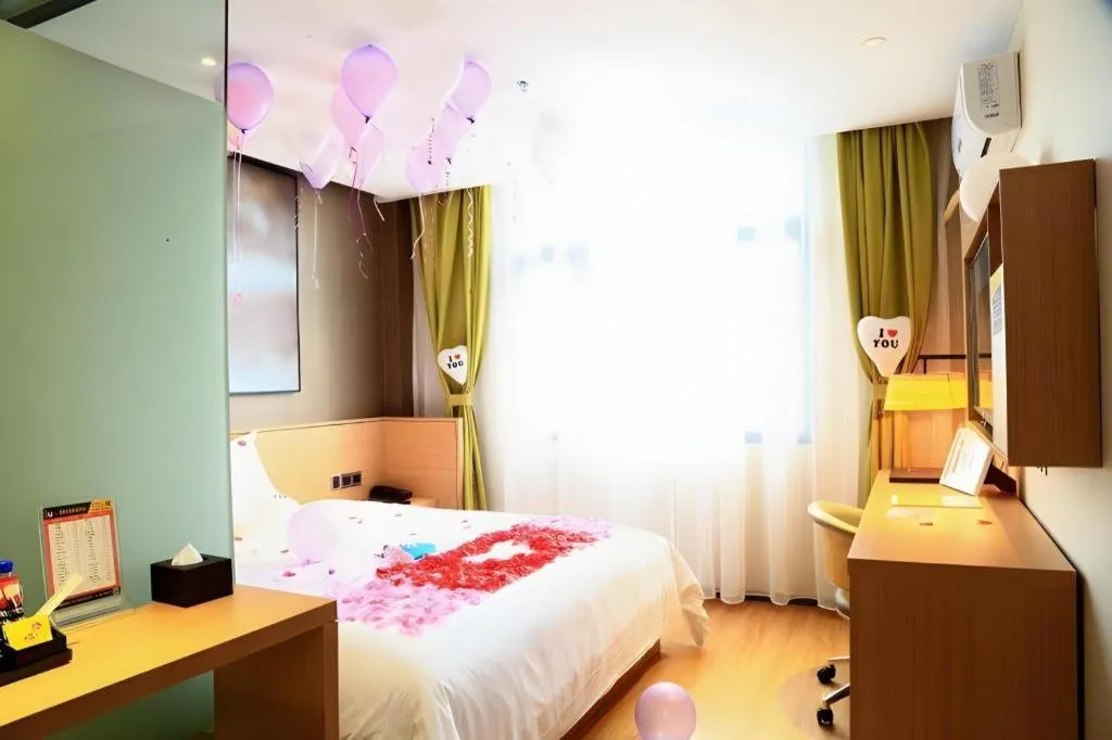 Bed in IU Hotel Guiyang North Station Shibei Road