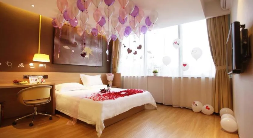 Bed in IU Hotel Guiyang North Station Shibei Road