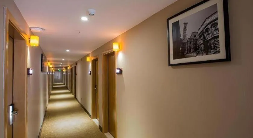IU Hotel Guiyang North Station Shibei Road