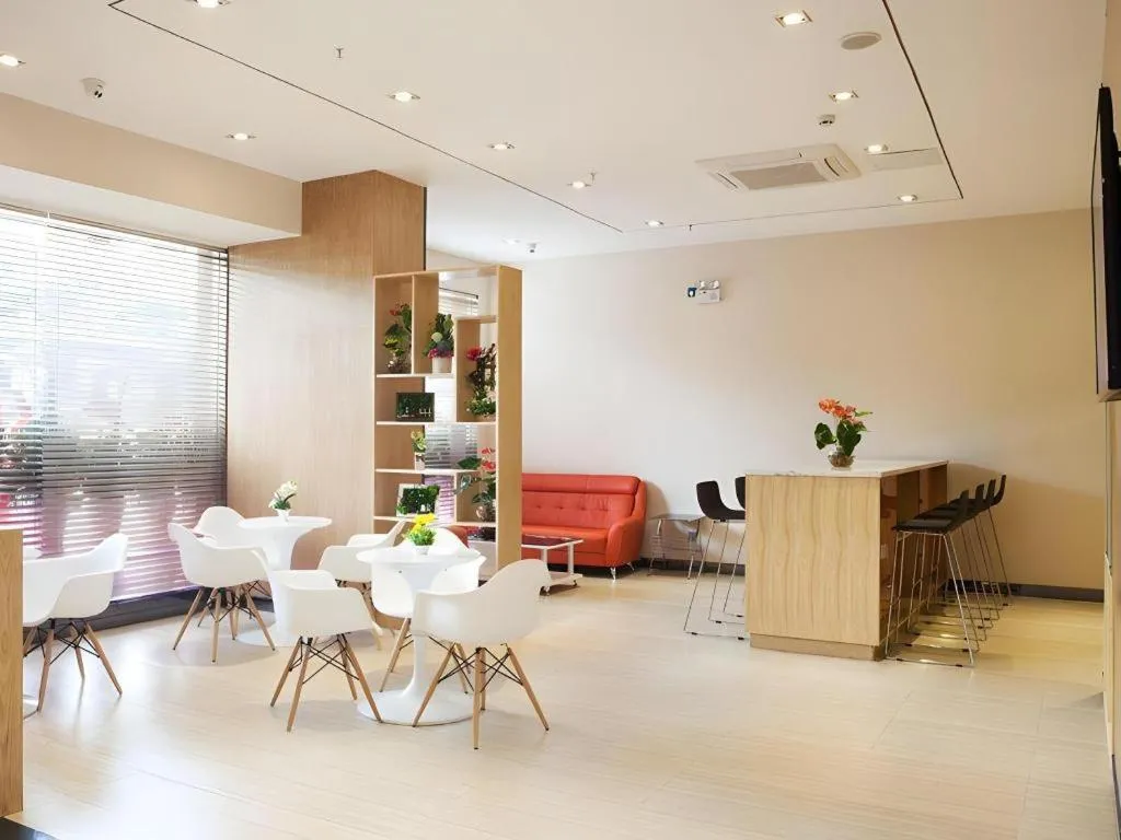 IU Hotel Guiyang North Station Shibei Road