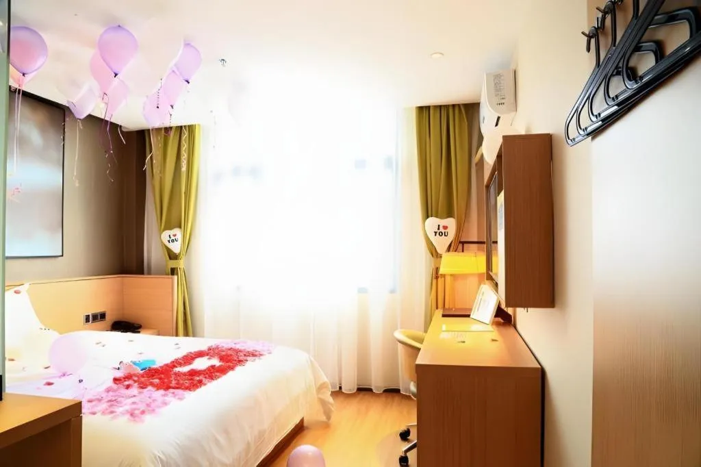Bed in IU Hotel Guiyang North Station Shibei Road
