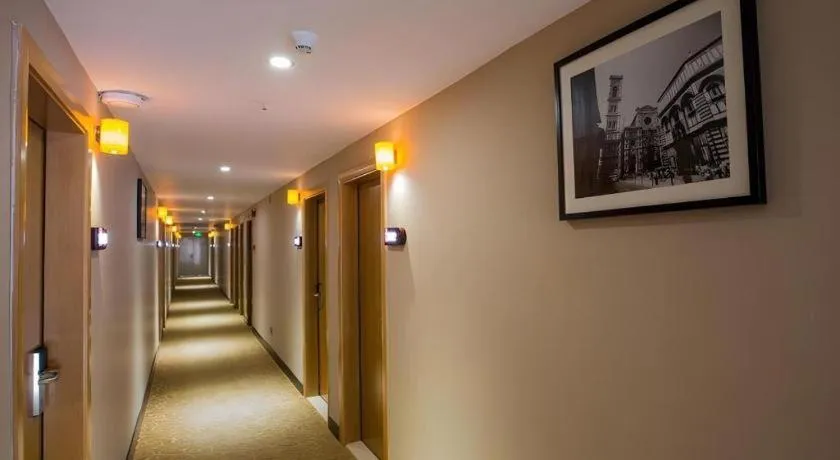 IU Hotel Guiyang North Station Shibei Road