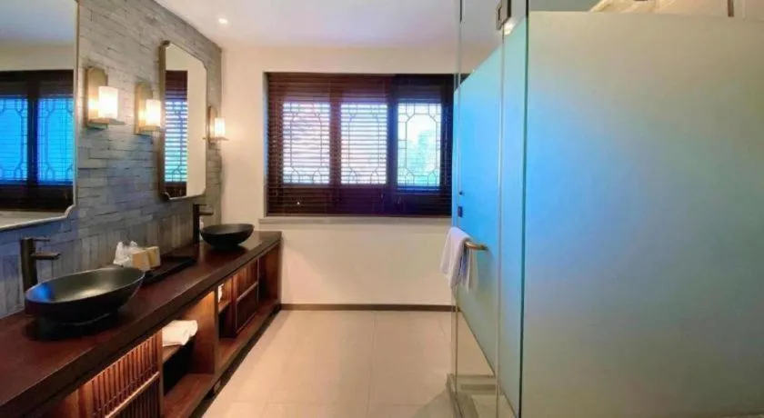 Grand House Chongqing Dazu Rock Carvings