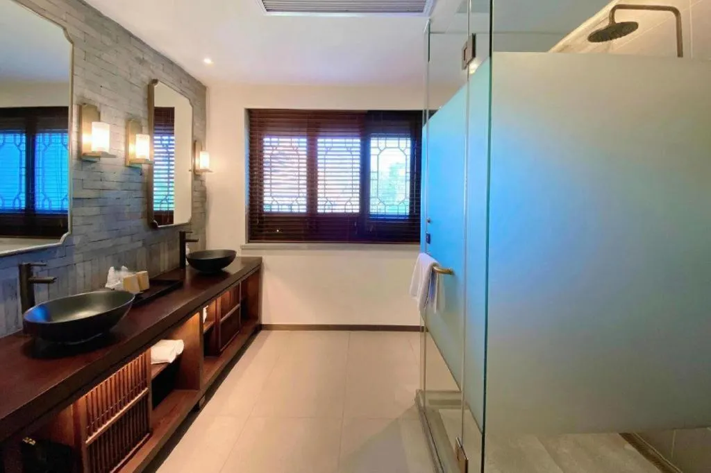 Grand House Chongqing Dazu Rock Carvings